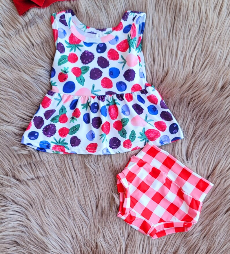 D13-11-1 Cute Baby Girls Strawberry Bummies Set