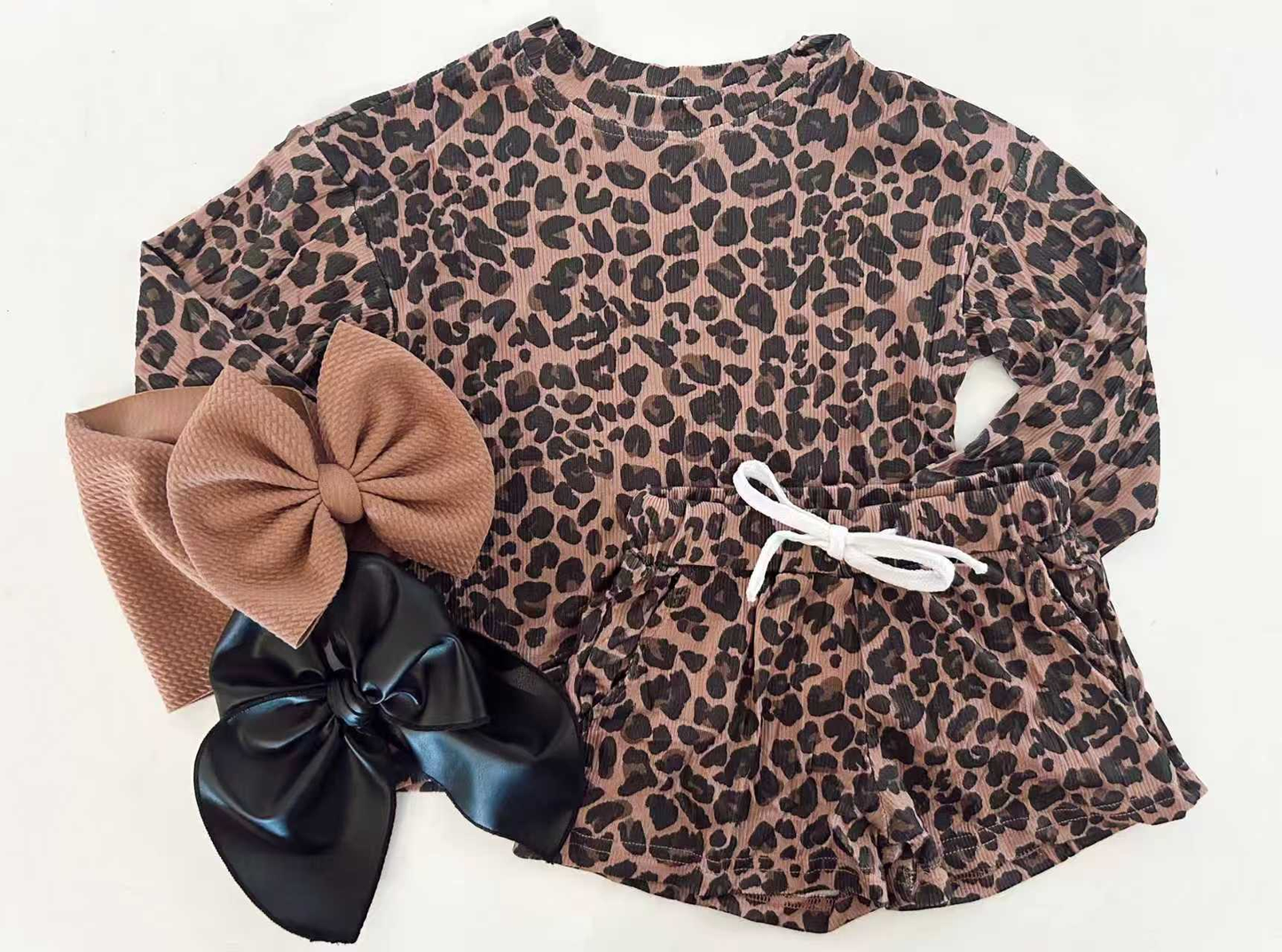 Preorder , 5 MOQ Baby Girls Leoaprd Checked Long Sleeve Top With Shorts Set